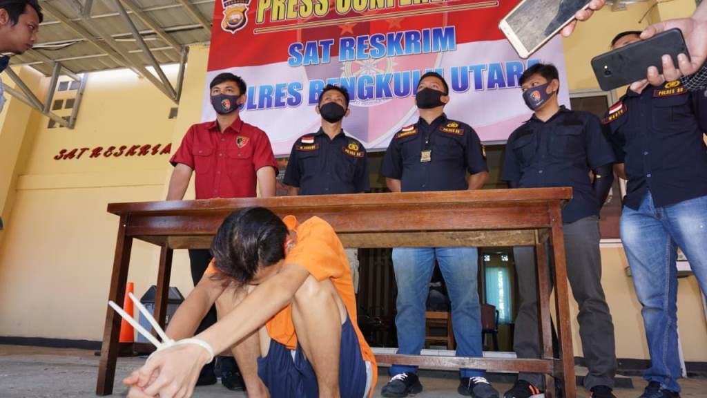 Sebar Foto Bugil Seorang Siswi, Pemuda Napal Putih Ditangkap Polisi