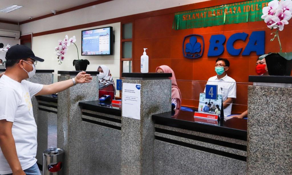 Ditinjau Gubernur, BCA  Telah Terapakan Protokes Sejak Awal Pendemi