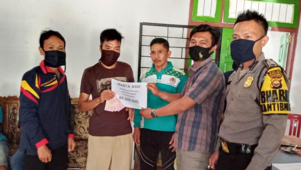 Pemdes Kayu Ajaran Serahkan BLT Dana Desa Tahap III