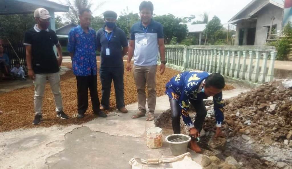 Desa Taba Padang Lakukan Peletakan Batu Pertama Pembangunan Tugu Pahlawan