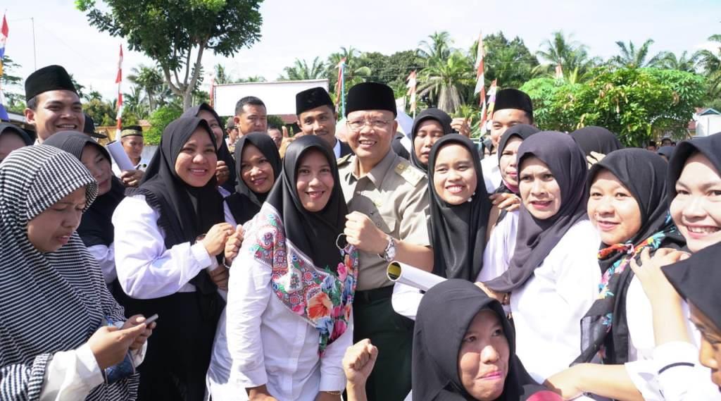 Gubernur Rohidin Penuhi Aspirasi 900 Tenaga Honorer K2 Bengkulu