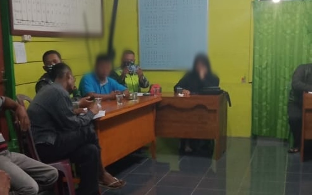 Berduan Malam Minggu, Kades Janda Ini Digerebek Warganya Sendiri