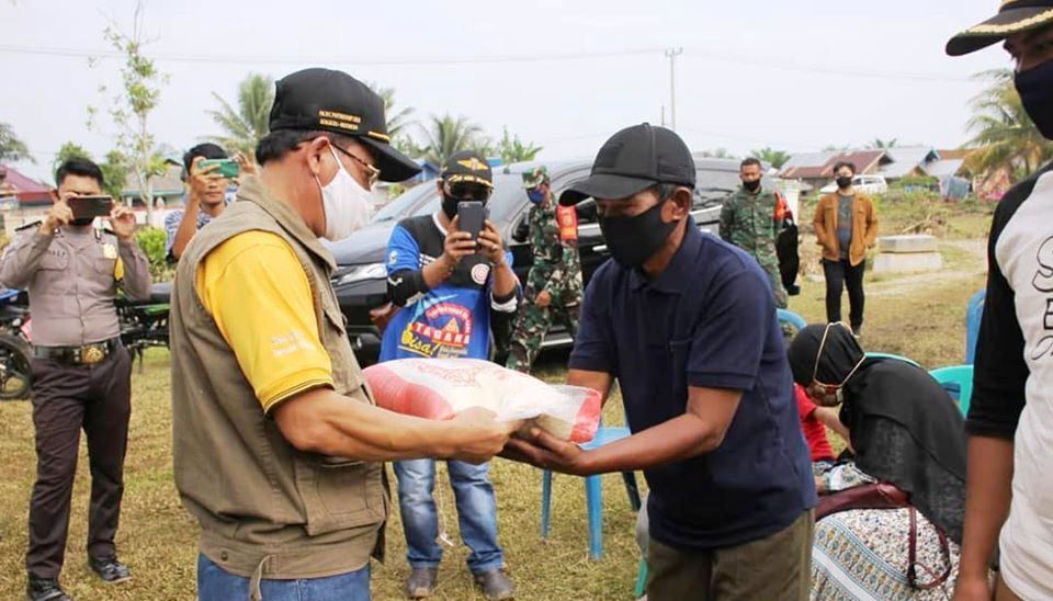Warga Terdampak Banjir di Mukomuko Terima Bantuan Pemprov