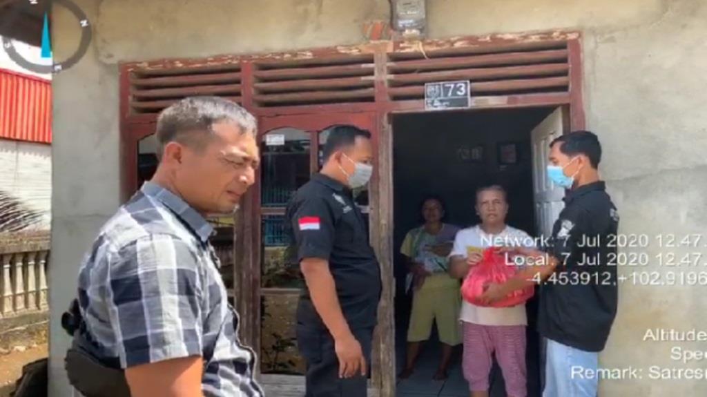 Imbauan Polres BS Disela Penyaluran Bantuan Sembako