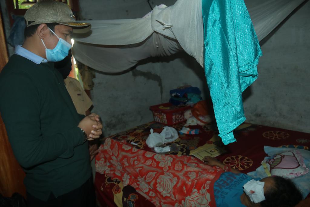 Warga Bengkulu Utara Penderita Kanker Mata Disambangi Wabup Arie