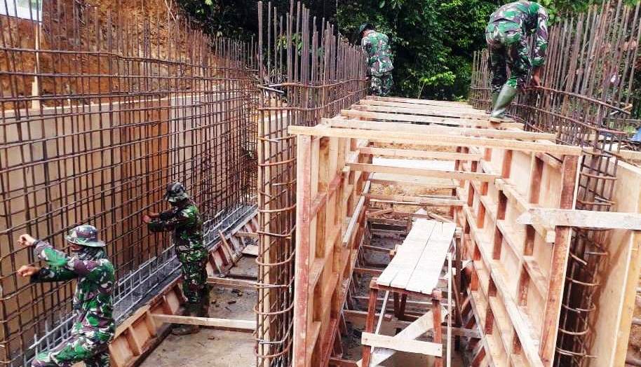 Satgas TMMD 108 Kodim 0105/Abar Kebut Pengecoran Box Culvert