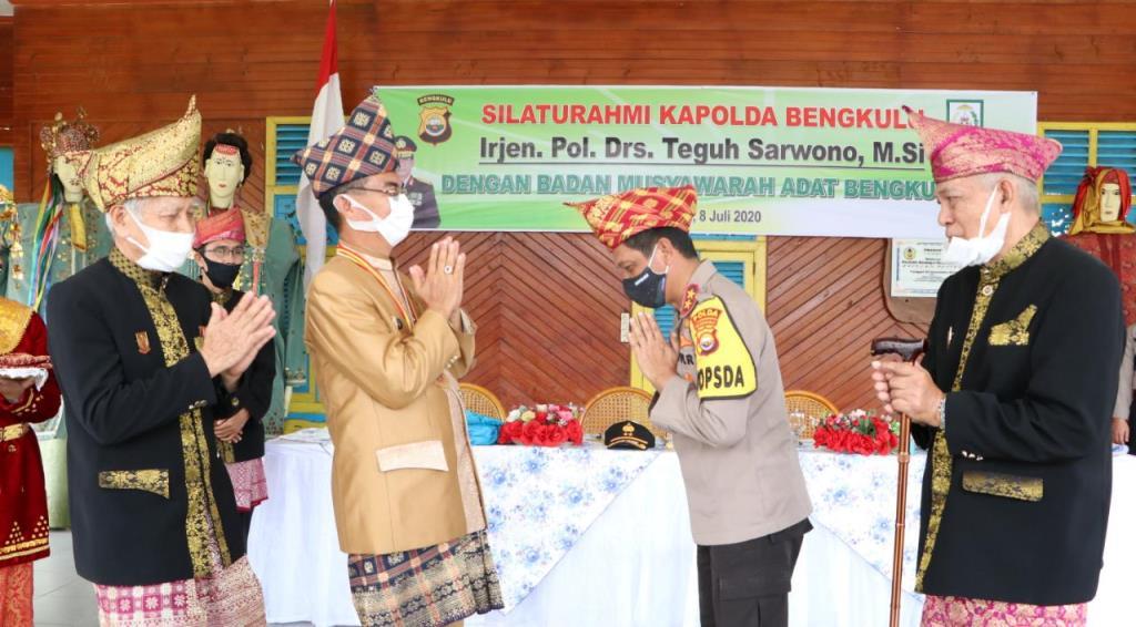 Kapolda Teguh Sarwono jadi Masyarakat Kehormatan Adat Bengkulu