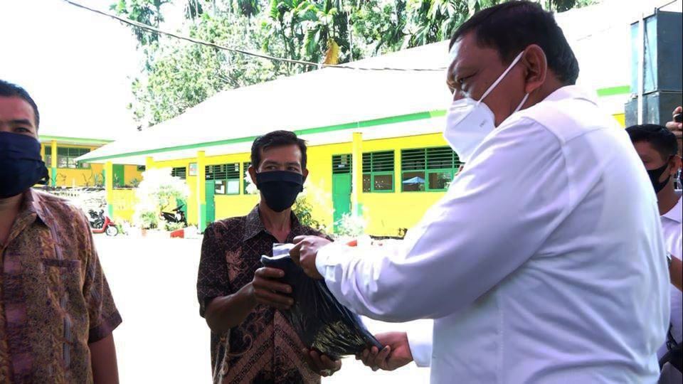 Bantuan Seragam Gratis di Bengkulu Utara Mulai Dibagikan