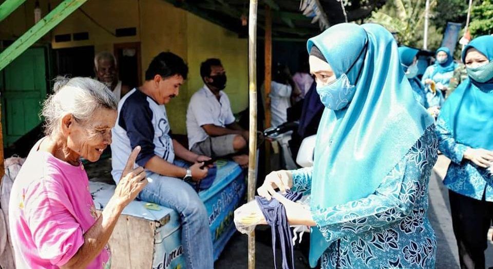 Bagikan Masker, TP-PKK Ajak Masyarakat Patuhi Protokol Kesehatan