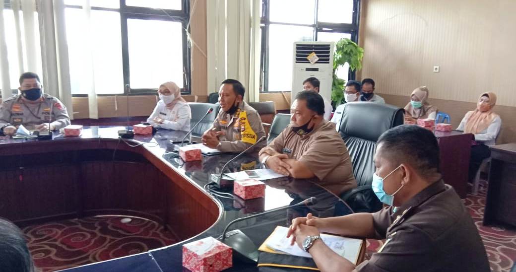 Wabup BS Minta Masyarakat dan Satgas Awasi Penyaluran Bansos