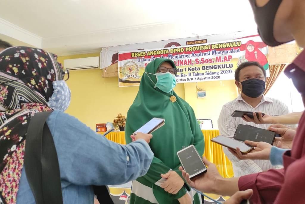 Reses Sefty Yuslinah: Lampu Jalan Mati, Karantina COVID-19, dan Janji Vitamin C Wali Kota