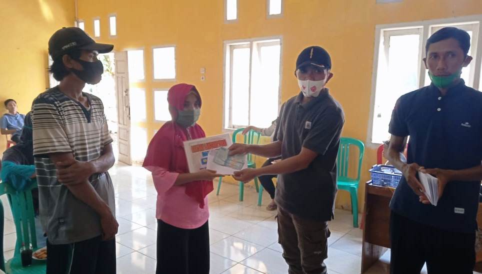 Pemdes Batu Layang Bagikan BLT Dana Desa Tahap IV