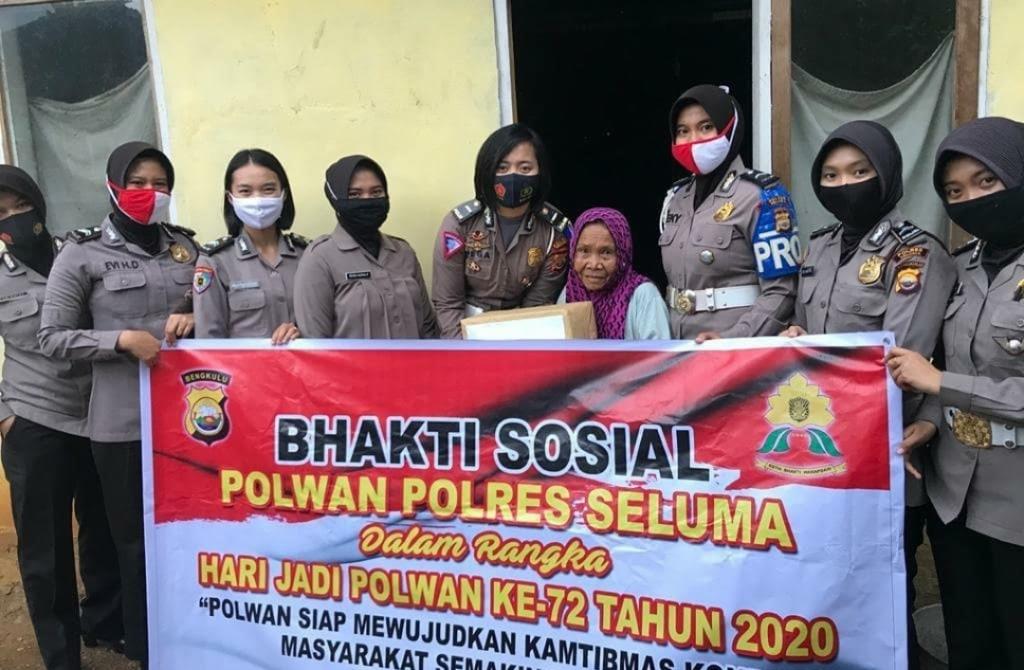 Berbekal Sembako Polwan Bengkulu Sambangi Nenek Zawiyah dan Nenek Nir