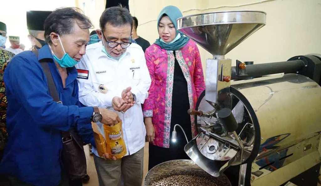 Bupati Hidayat Resmikan Rumah Unit Layanan Produksi Kopi