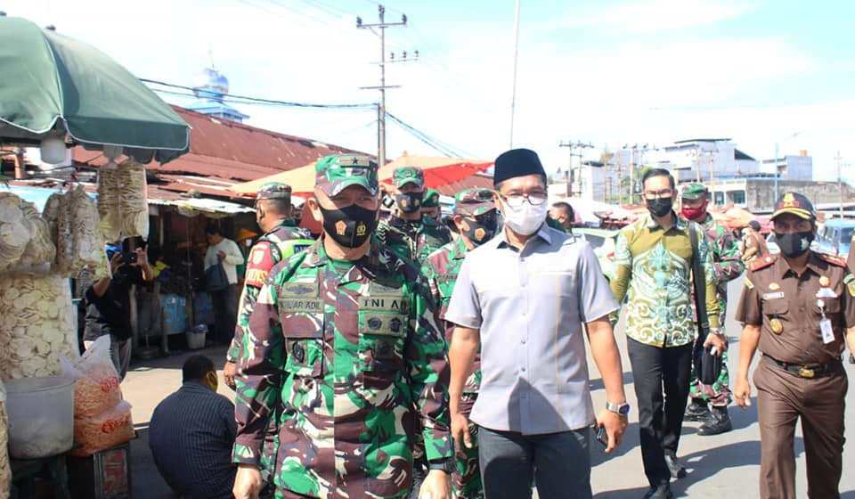 Wagub Dedy dan Danrem 041/Gamas Tinjau Penegakan Protokol Kesehatan