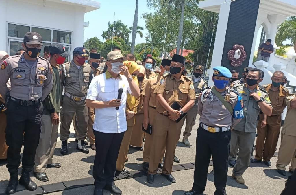 Aksi Terbuka Gubernur Rohidin Temui Langsung Demonstran