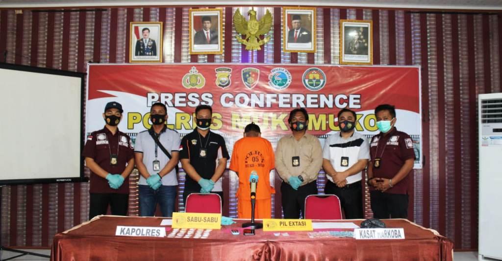 Tangkap RJ, Polres Mukomuko Dapati BB 25 Paket Sabu dan 2 Bungkus Ekstasi