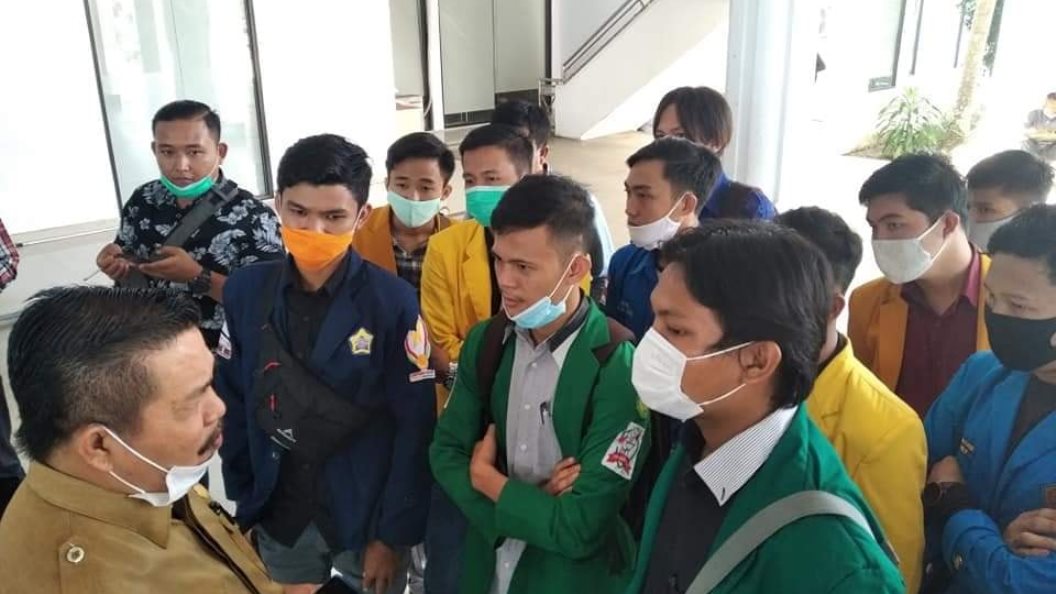 Spanduk Tolak Omnibus Law Dicopot, Mahasiswa Bengkulu Kembali Labrak DPRD