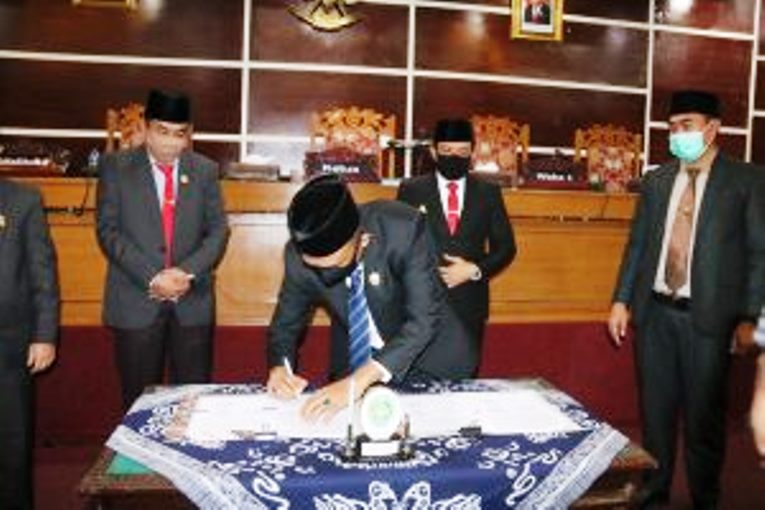 Paripurna DPRD Kota Bengkulu Penandatanganan KUPA dan PPAS Perubahan 2020