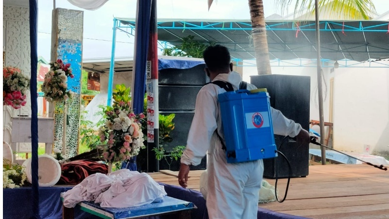 Cegah Klaster Hajatan, Satbrimobda Polda Bengkulu Semprotkan Disinfektan