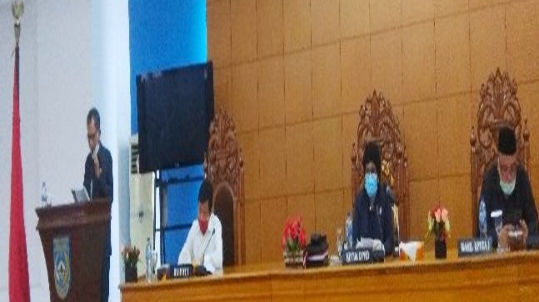 Paripurna DPRD BU Pendapat Akhir Fraksi Terhadap Raperda Nomor 14 Tahun 2016