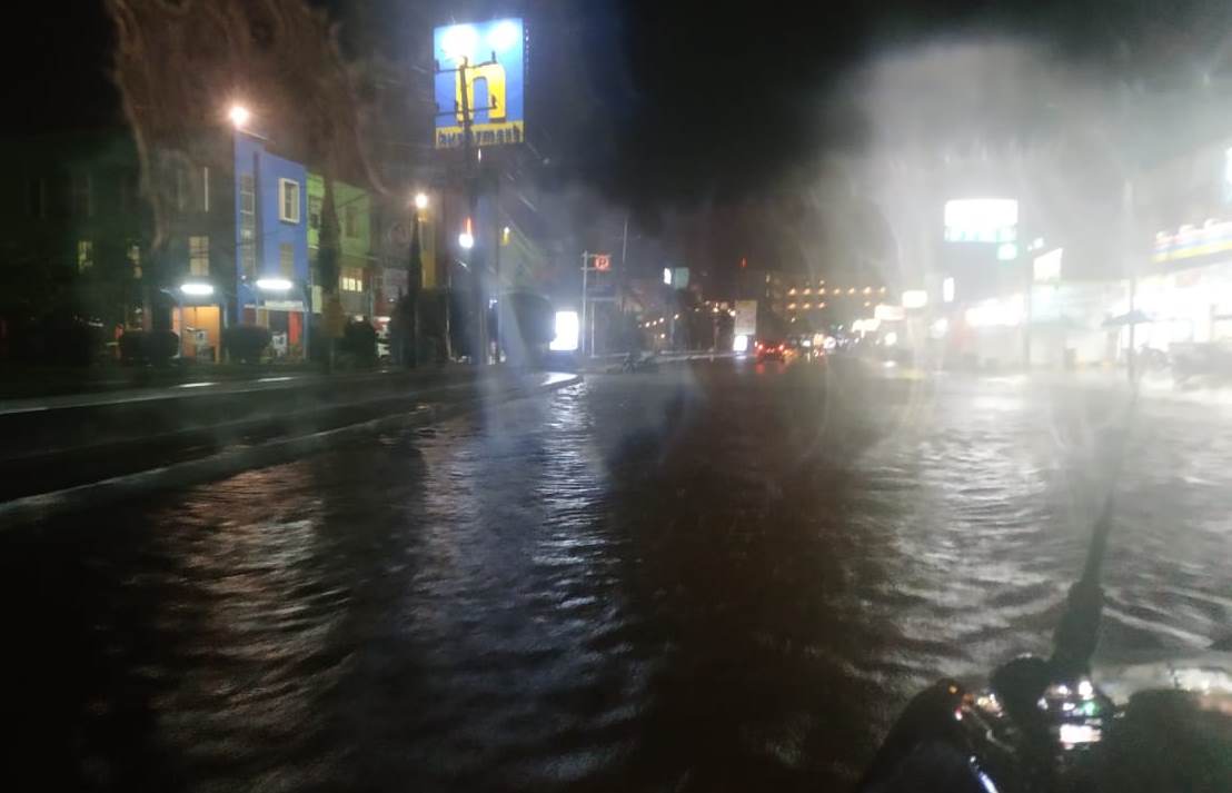 Warga Kota Bengkulu Dikepung Banjir hingga Ketinggian 1 Meter