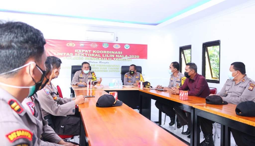 Sambangi Polres Benteng, Wakapolda Hari Prasodjo Ingatkan Prokes ke Anggota