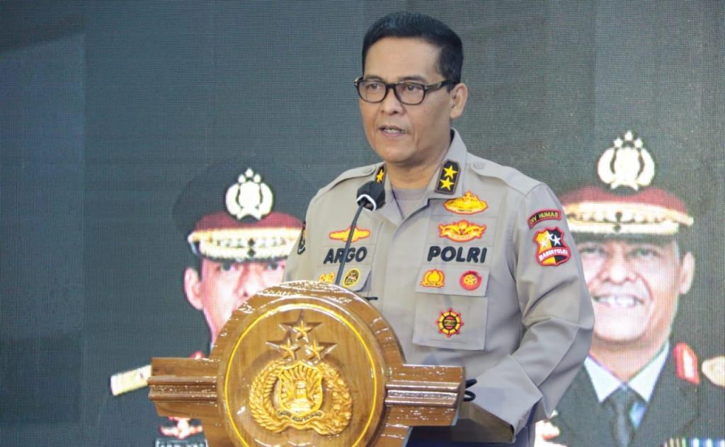 Polri Kirim Bantuan Tangani Gempa Sulbar, Personil hingga Ambulance