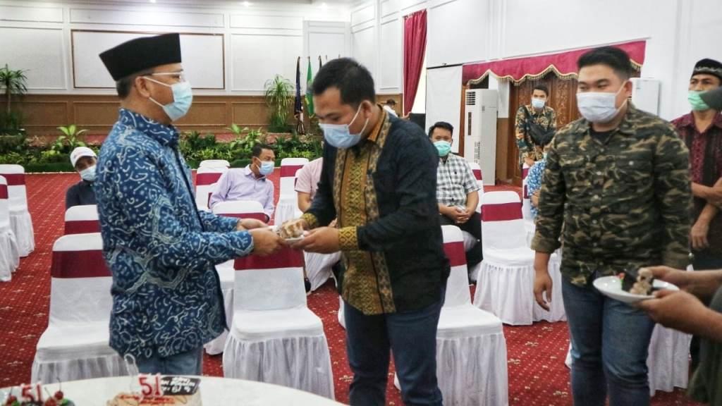 Surprise dari HIPMI untuk HUT ke 51 Gubernur Rohidin Mersyah