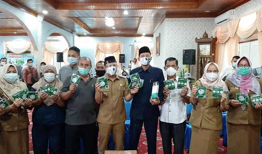 Pemkot Bengkulu Bagikan Alat Penaggulangan Covid-19 ke Para Pedagang