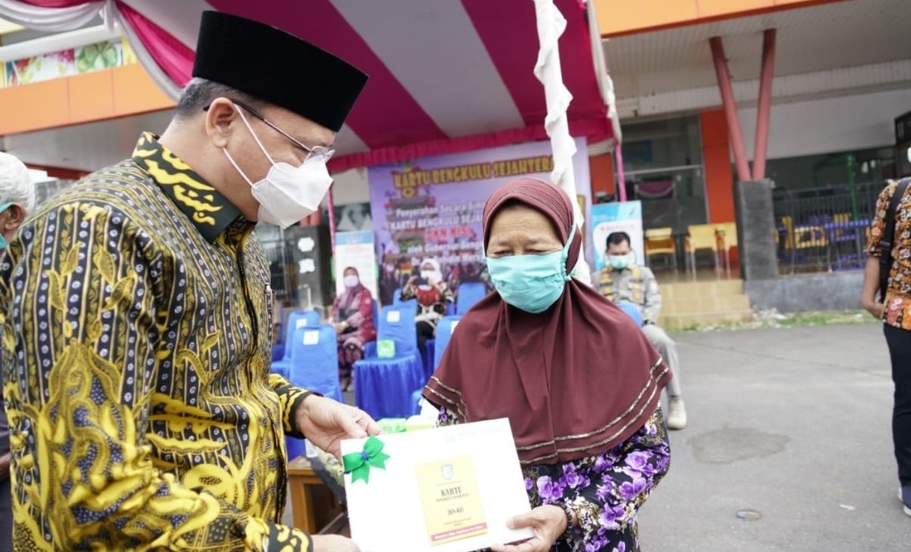 Masyarakat di Kaur Dapat Kartu Bengkulu Sejahtera