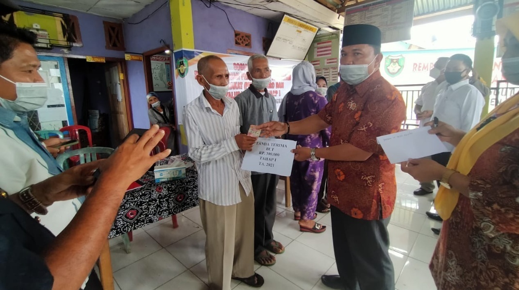 Pemdes Anggut Salurkan BLT Dana Desa 2021 Tahap I