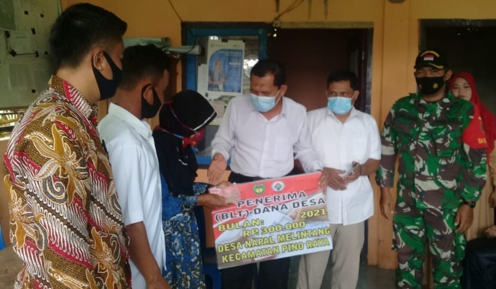Penyaluran BLT Dana Desa Tahap I Napal Melintang Berjalan Sukses