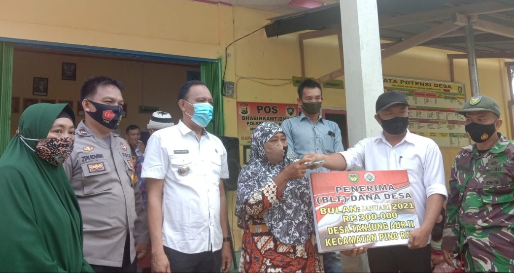 Pemdes Tanjung Aur II Salurkan BLT-DD Tahap Pertama Tahun 2021