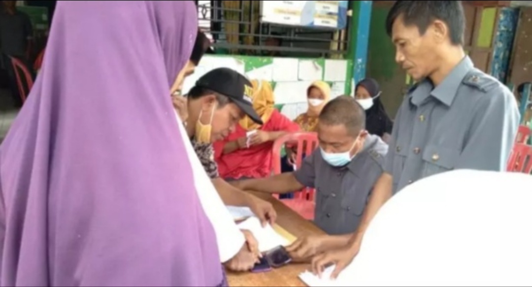 Desa Bandung Ayu Salurkan BLT-DD Tahap II Tahun 2021