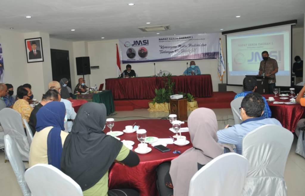 Buka Rakerda JMSI Sumbar, Wagub Sampaikan Peran Media Digital Terkait Vaksin