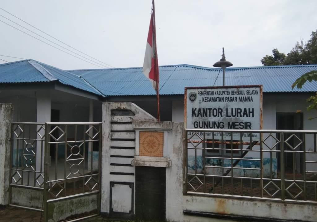 Kantor Lurah Kosong Melompong, Urusan Warga Gunung Mesir Terbengkalai