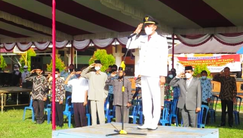 Peringati Hari Jadi Ke 20, Kecamatan Pino Raya Gelar Upacara Bendera