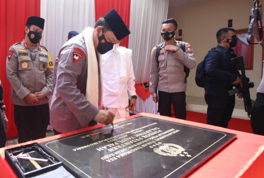 Bersorban, Kapolri Listyo Resmikan Ponpes Salafiyah Tajul Falah