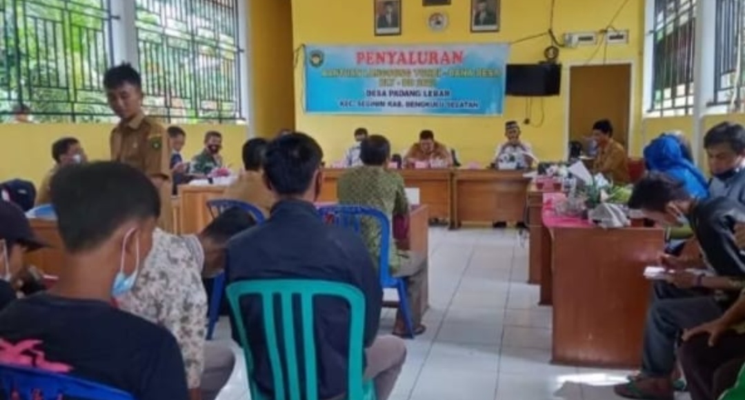 Pemdes Padang Lebar Salurkan BLT-DD Tahap Pertama 2021