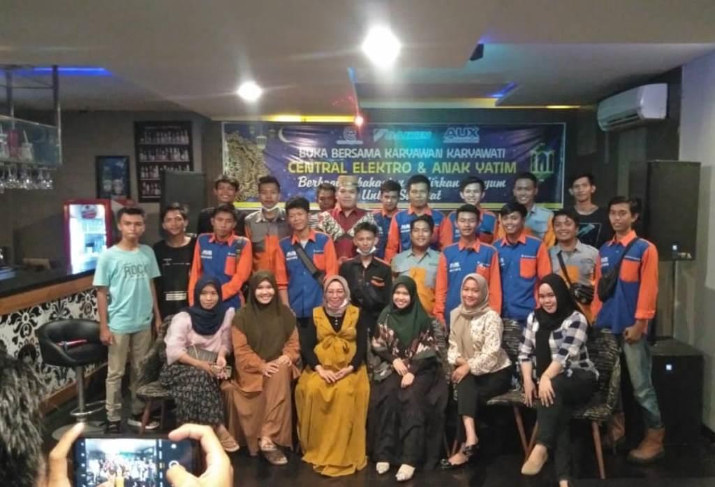 CEO Central Elektro Ajak Bukber Karyawan dan Anak Yatim