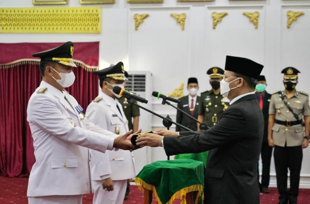 Dilantik Gubernur, Lismidianto-Herlian Muchrim Jadi Pemimpin Baru Kabupaten Kaur