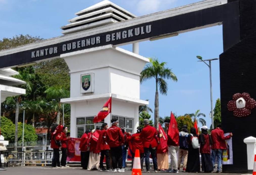 Aksi Demo IMM Bengkulu Tolak Kenaikan Pajak BBM