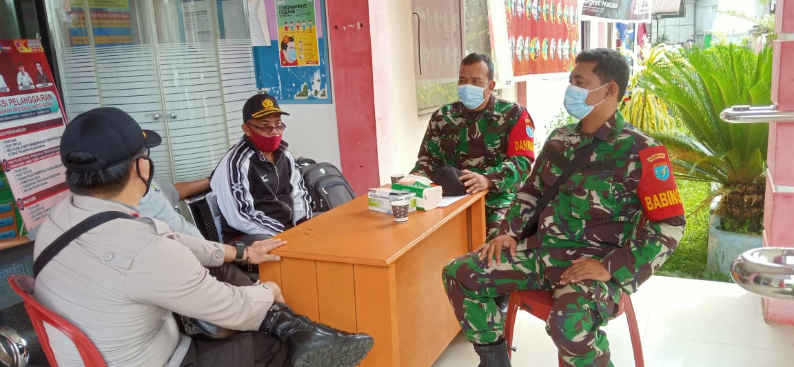 Cegah Covid 19, Danramil Air Besar Bersama Kapolsek Kunjungi Puskesmas