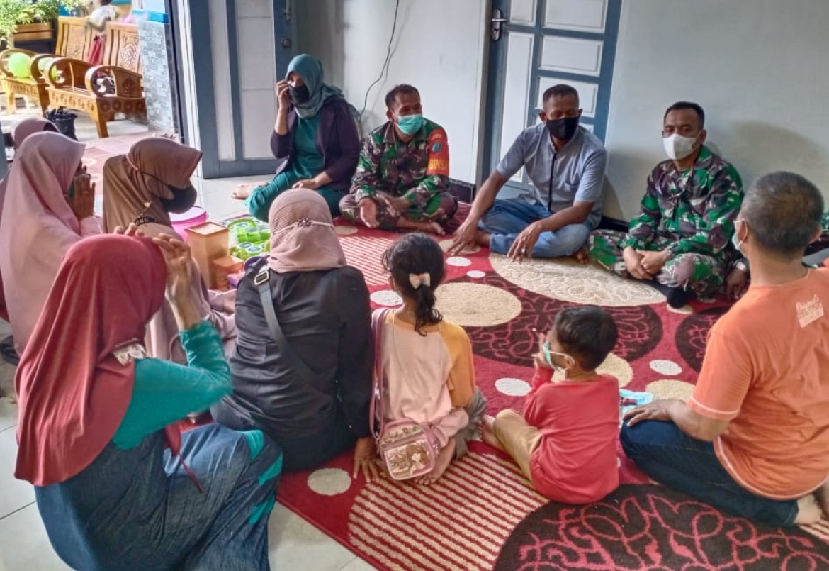 Komsos dengan Masyarakat oleh Koramil Jongkat untuk Pererat Silaturahmi