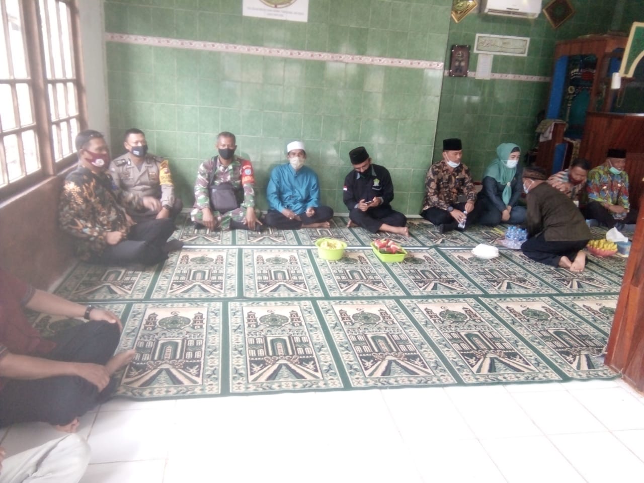 Komsos Bersama Pengurus Masjid, Babinsa dan Bhabinkamtibnas Mengajak Terapkan Protokol Kesehatan