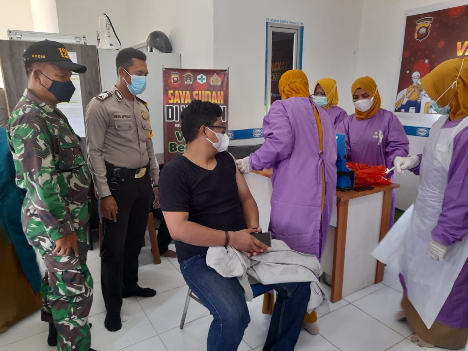 Jangan Takut di Vaksin, Babinsa Sungaikunyit Bersama Bhabinkamtibmas Himbau Vaksin Covid-19