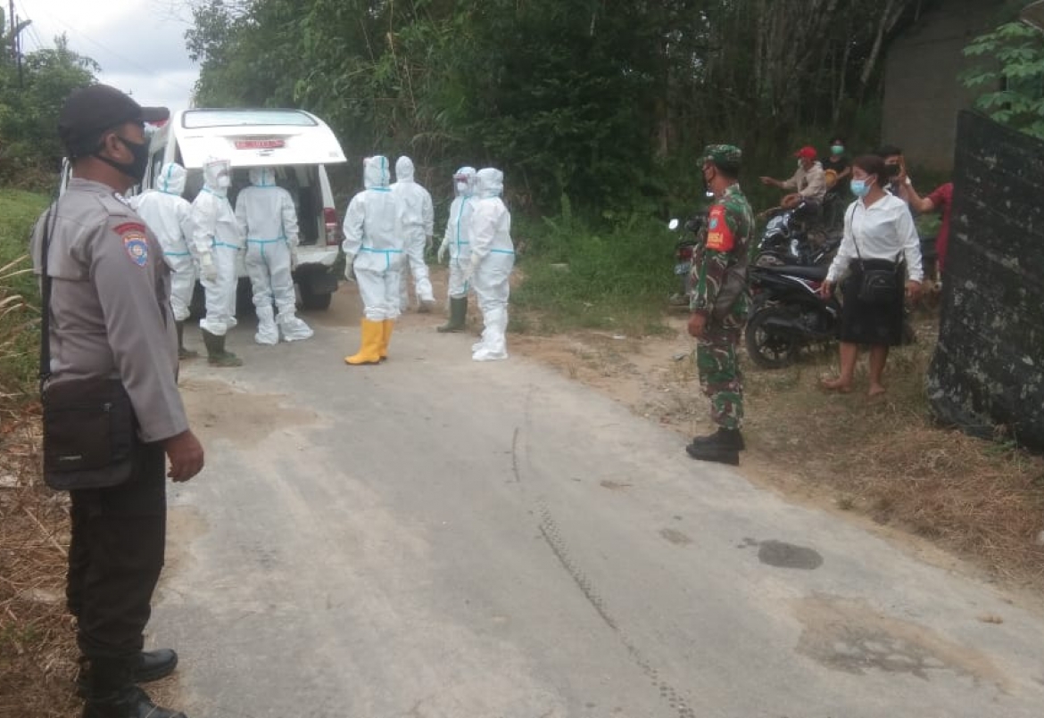 Dandim 1201 Apresiasi Babinsa Ngabang Kawal Pemakaman Pasien Covid-19 di Ampar Saga