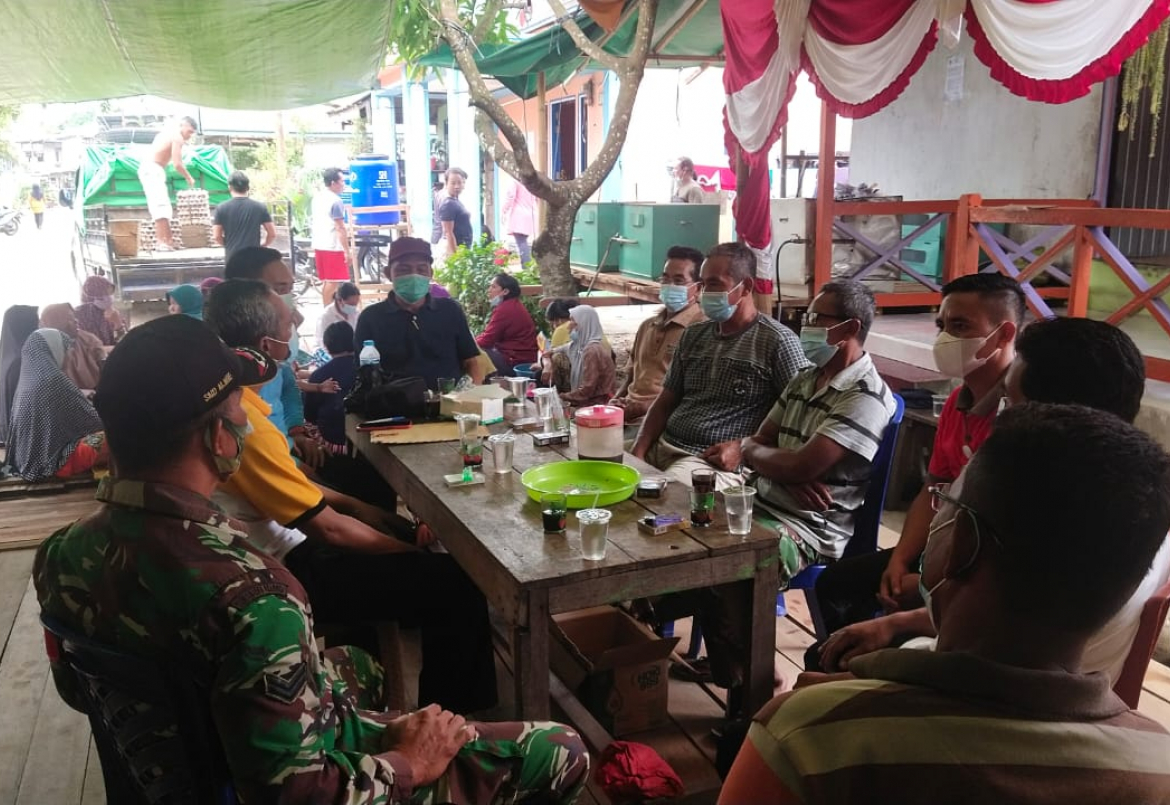 Gelaran Resepsi di Desa ini Dipantau oleh Babinsa Air Besar dan Perangkat Desa Setempat