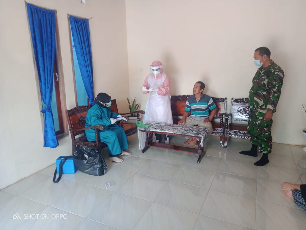 Koramil Sungai Kunyit Gencar Lakukan Tracing dan Testing bersama Satgas Covid-19